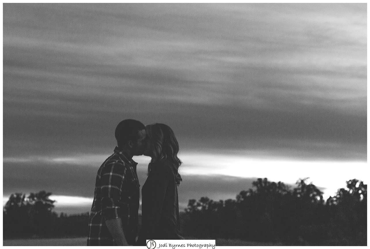 Sunset engagement pictures