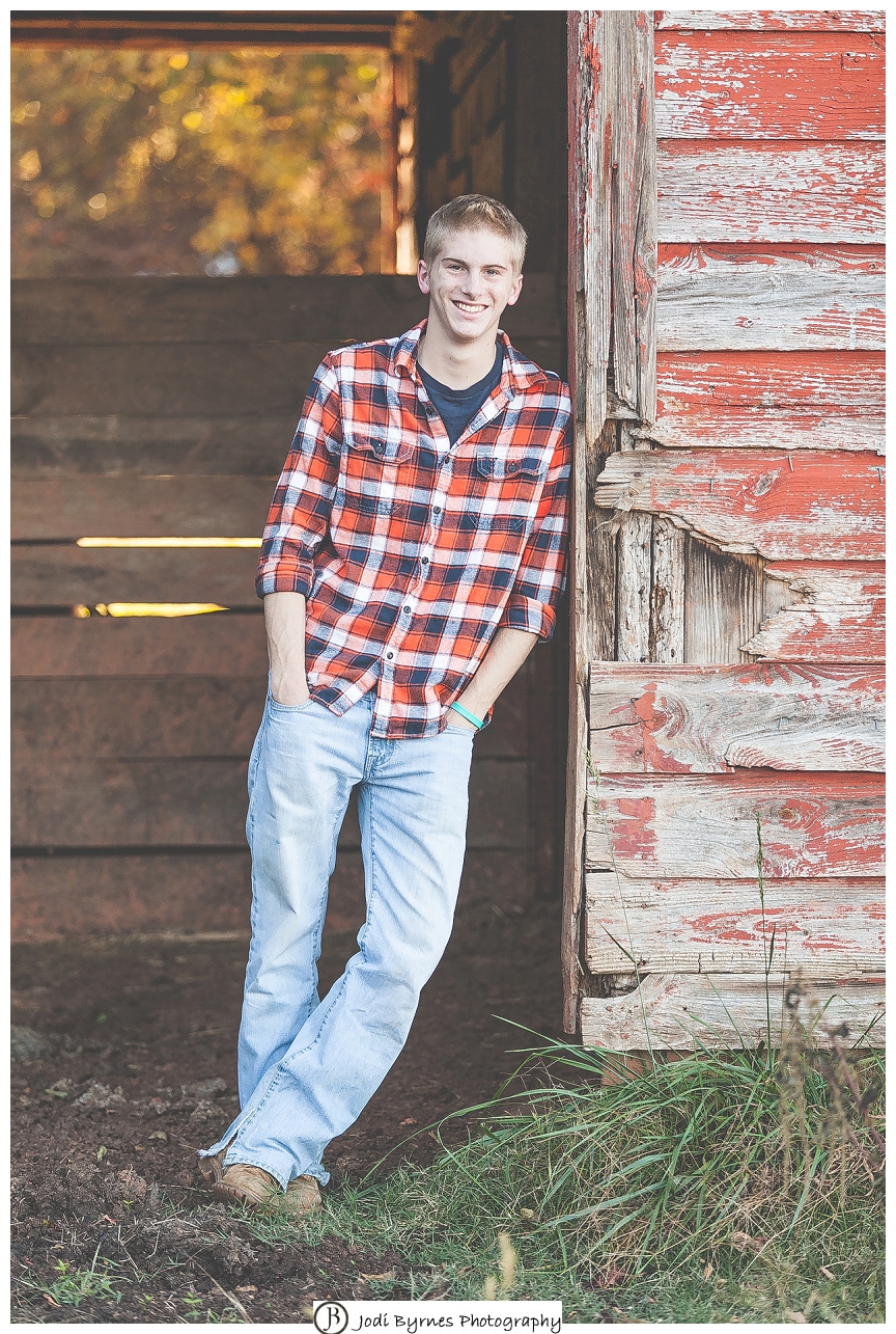 Country barn senior pictures